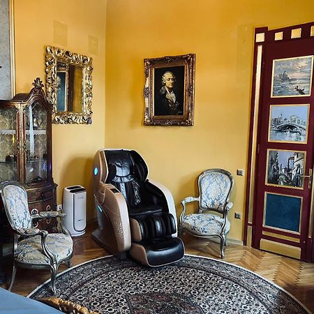 Classic Love Story In Old Cluj I Eksteriør bilde