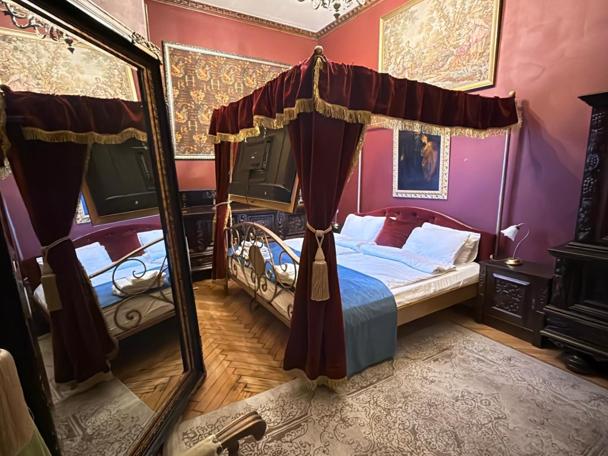 Classic Love Story In Old Cluj I Eksteriør bilde